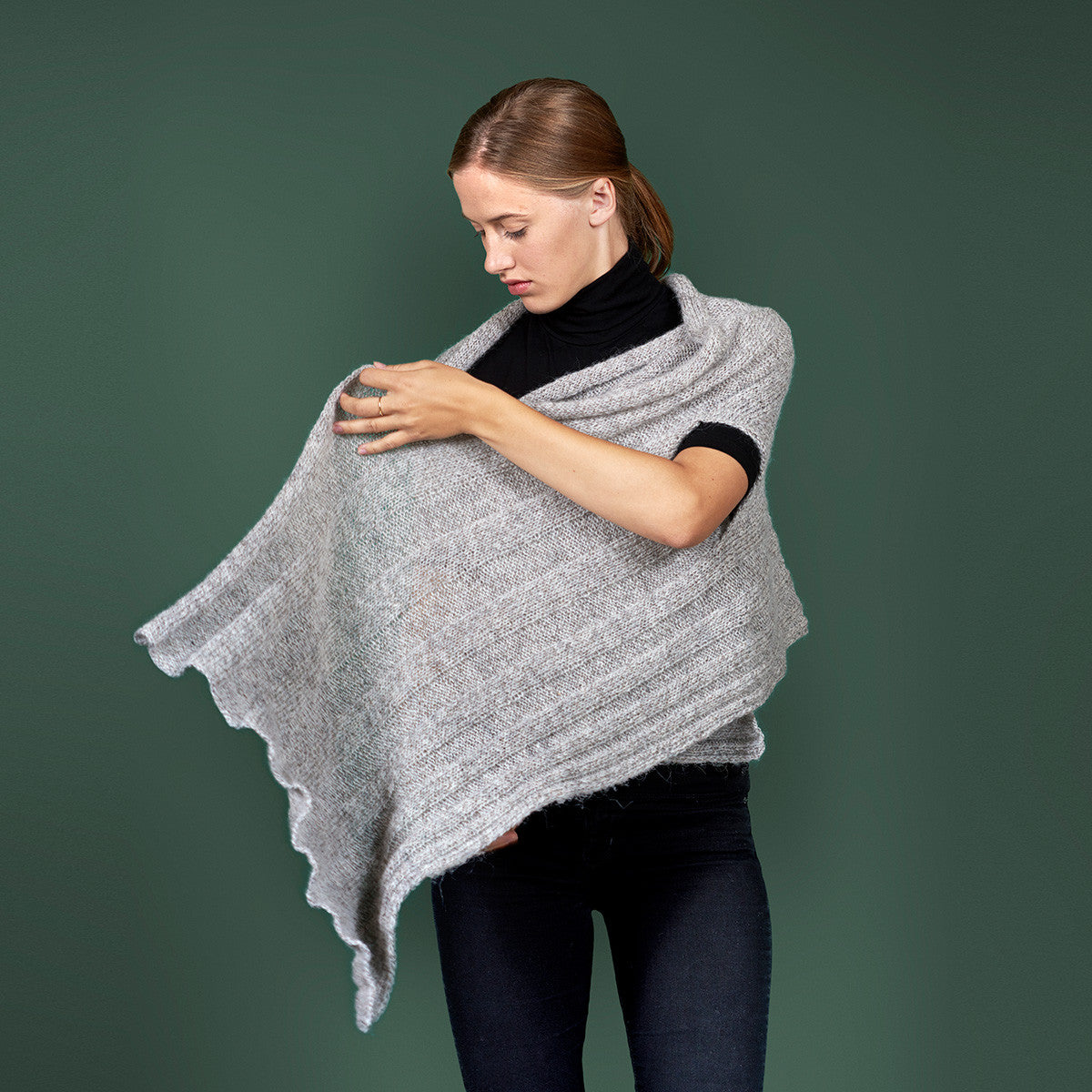 AGD 01 - Scarf and Shawl - Einrúm Pattern - E+2 - Álafoss - Since 1896