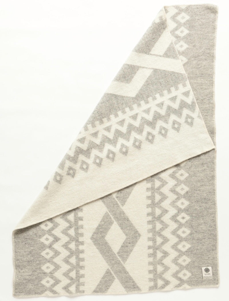Flétta Grey 0402 - Álafoss Wool Blanket - Álafoss - Since 1896